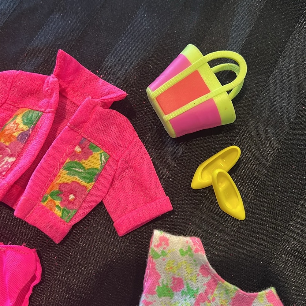 VTG Barbie clothes shoes bag and accessory - Picture 2 of 5